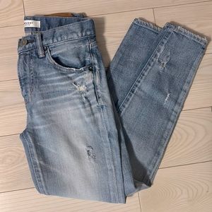 Moussy vintage straight/skinny jeans. Light wash, slightly distressed by design.